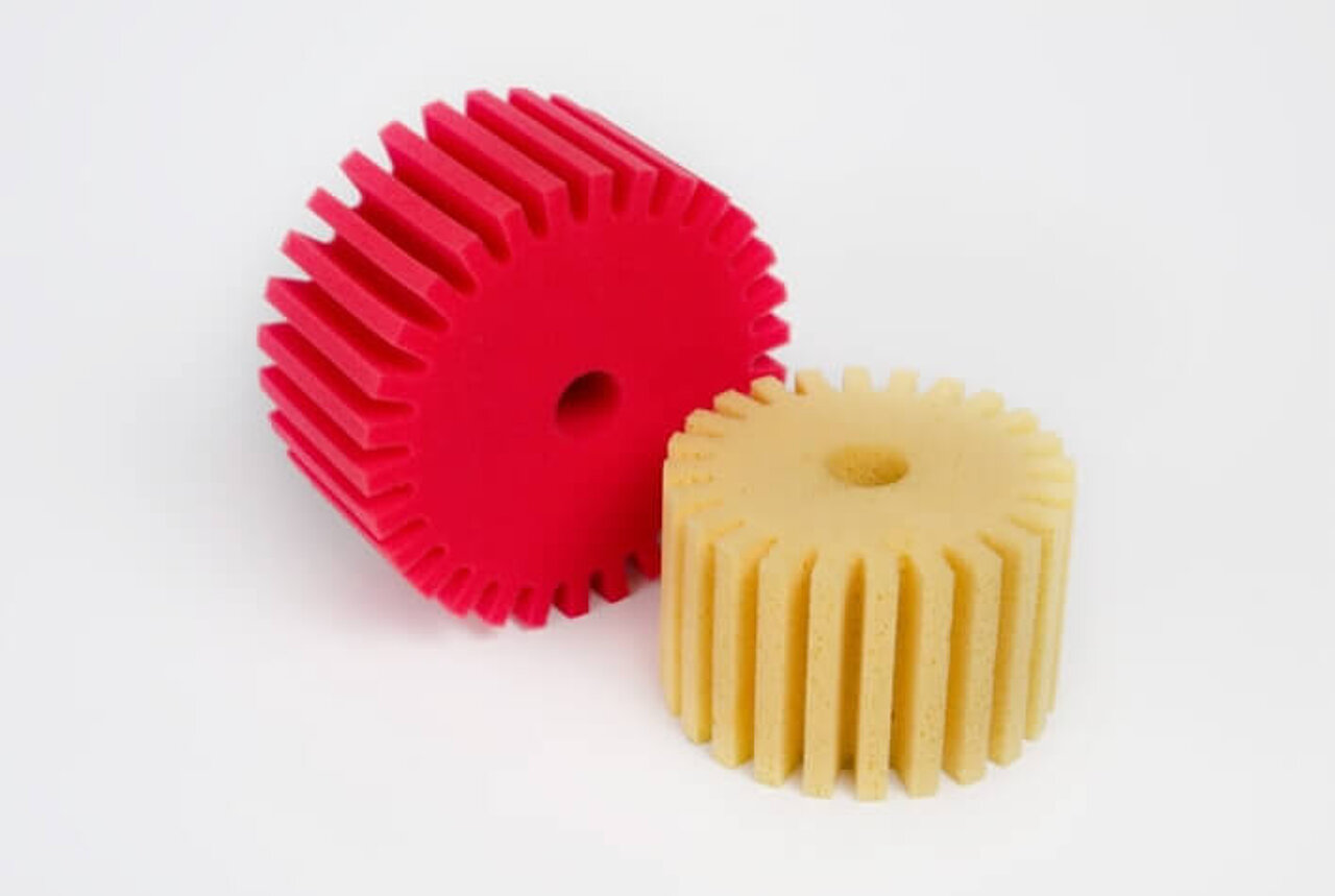 Machine sponges and raw ceramic sponges