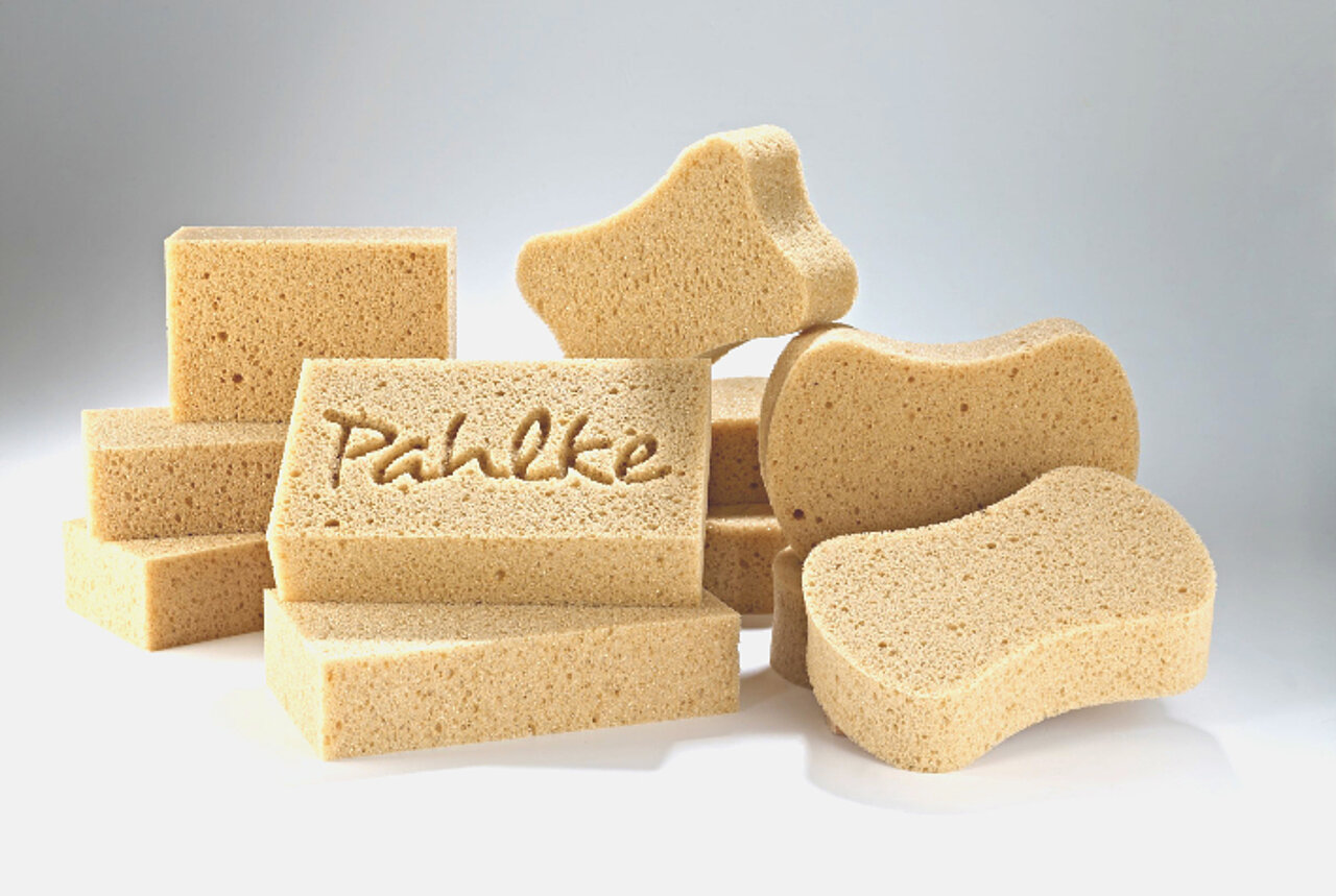 Hand sponges for cleaning made of sustainable foam material