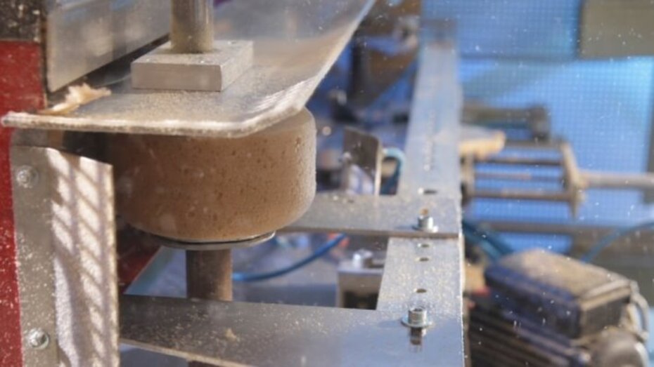 Pahlke Schaumstoffe - contour milling - contour milling of foam materials Contour milling of foam materials, contour milling machine
