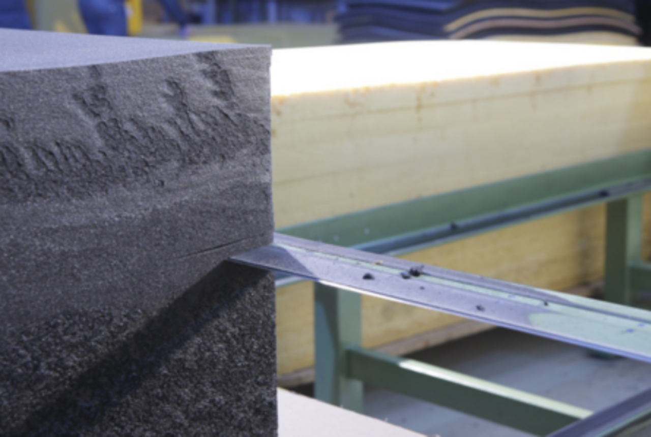 Pahlke Schaumstoffe - contract splitting - automatic splitting machine - contract manufacturing Contract splitting with the automatic splitting machine - contract manufacturing at Pahlke Schaumstoffe