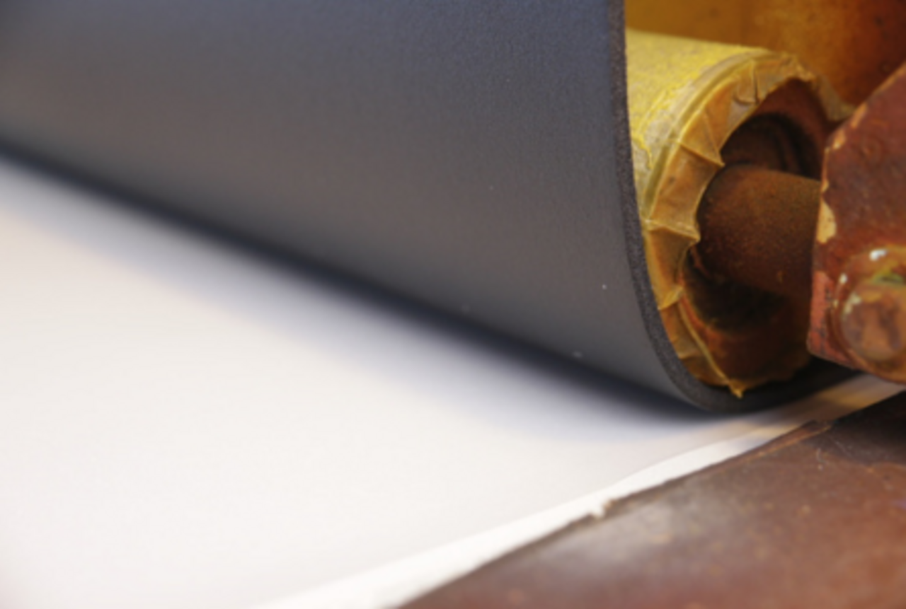 Contract laminating with the laminating machine – contract manufacturing at Pahlke Schaumstoffe