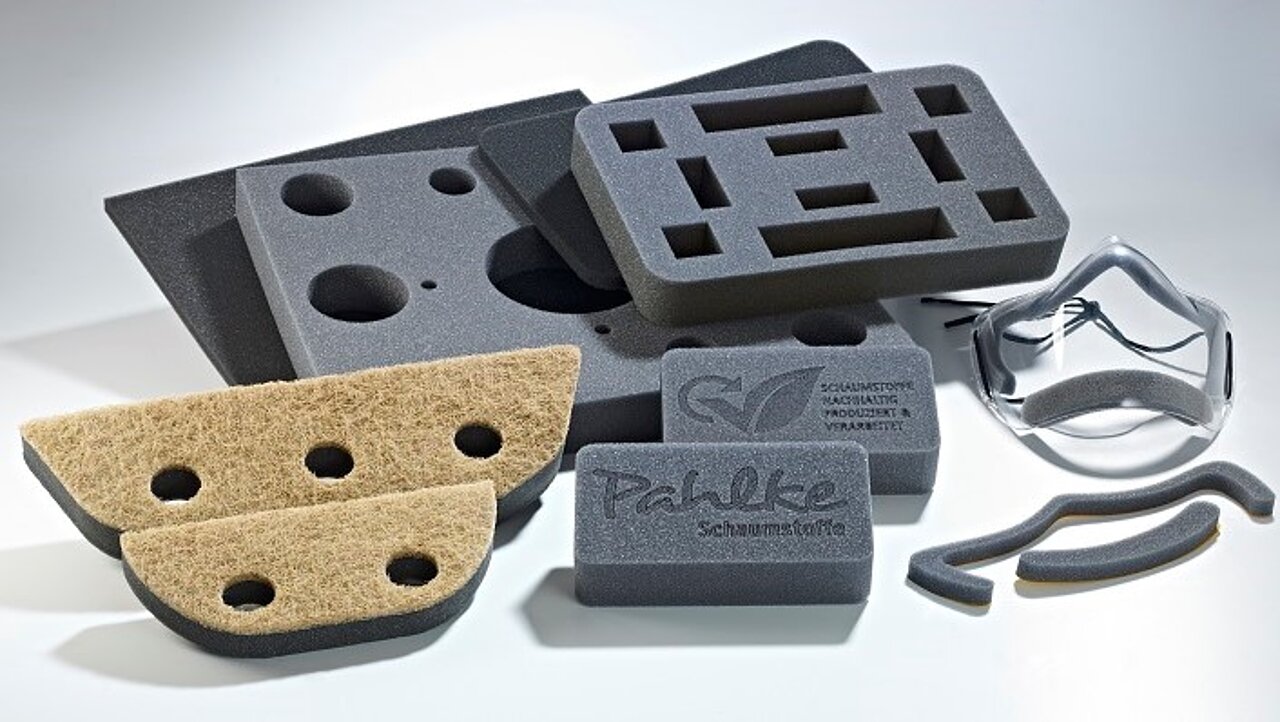 Sustainable foams based on mass-balanced raw materials