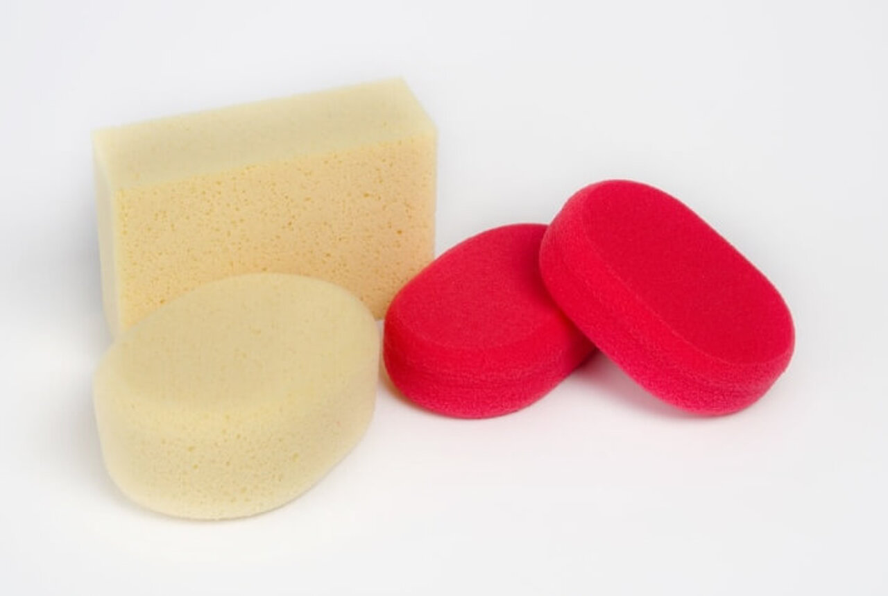 Hydro sponges for manual processing of raw ceramics