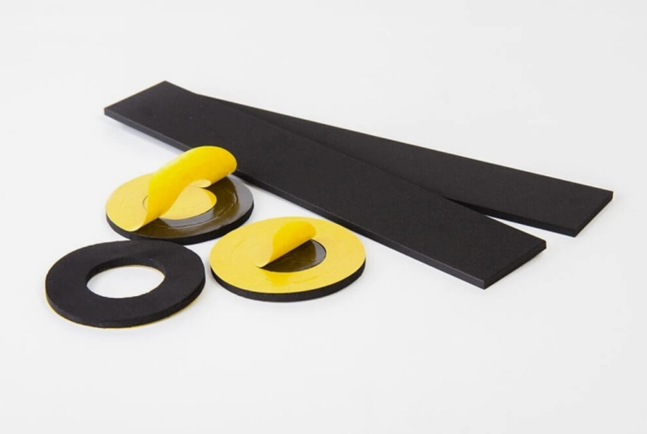 PE foam seals for container construction